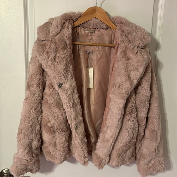 CRISSIE BUTTON FRONT FAUX FUR COAT- Light Pink- MEDIUM - Picture 3 of 6